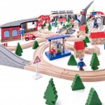 Set urias cu trenulet electric cu baterie 202 piese - Industrial Zone Rally cu 2 macarale si Depou Set urias cu trenulet electric cu baterie 202 piese - Industrial Zone Rally cu 2 macarale si Depou